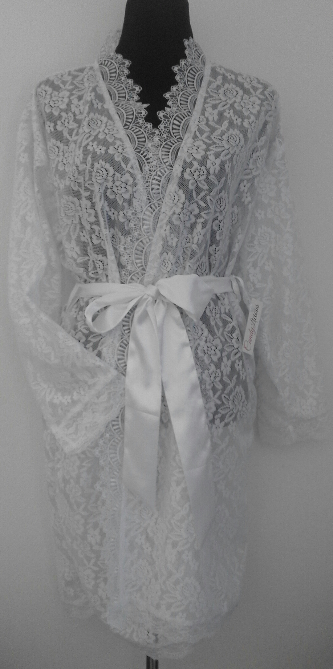 lace-robe-with-long-sleeves-&amp-lace-neckline